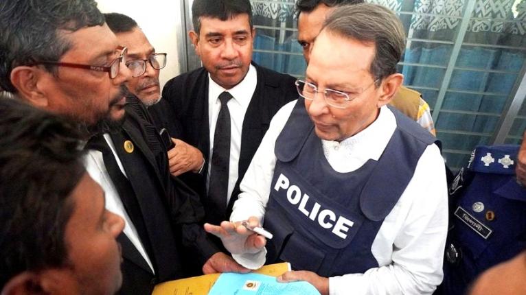 ট্রাইব্যুনালের কাঠগড়ায় দাঁড়িয়ে বিচারপতিকে যা বললেন ইনু