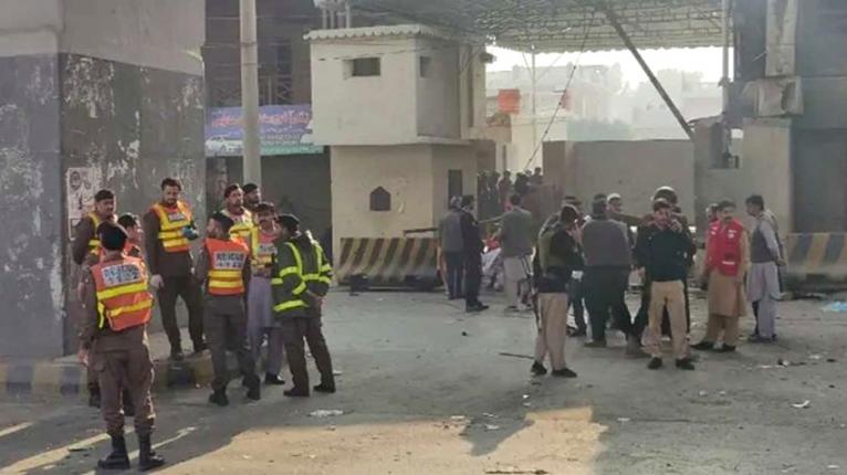 পাকিস্তানে আধাসামরিক বাহিনীর সদর দপ্তরে আত্মঘাতী হামলা, নিহত ৬