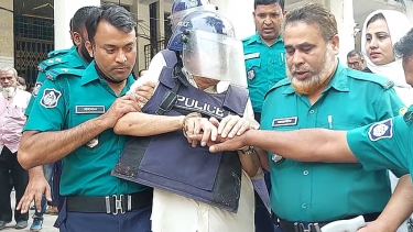 ‘এই তুমি সামনে যাও, বেশি লাফাচ্ছ’, পুলিশ সদস্যকে কামরুল ইসলাম