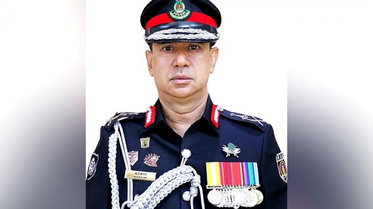 স্ত্রী-কন্যাসহ র্যাবের সাবেক ডিজি হারুনের দেশত্যাগে নিষেধাজ্ঞা