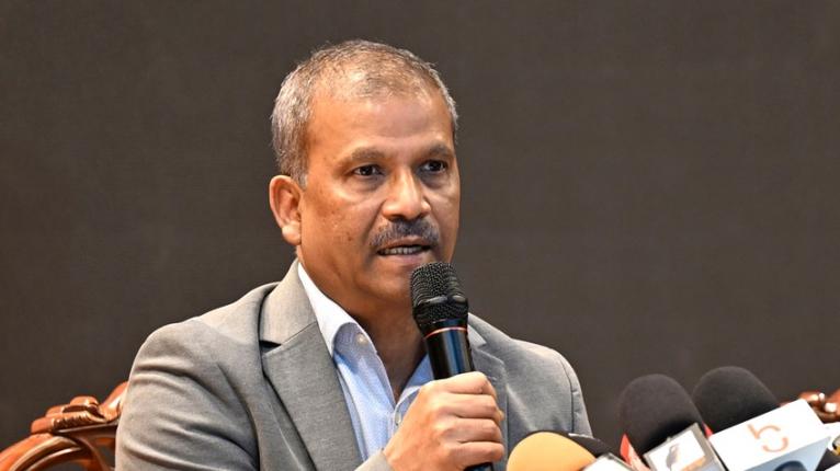 অতিরিক্ত সংস্কার রাষ্ট্র কাঠামোকে দুর্বল করে না ফেলে: আইন উপদেষ্টা