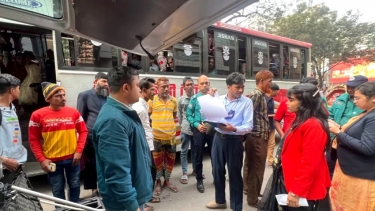 তেঁতুলিয়ায় বায়ু ও শব্দদূষণ: ভ্রাম্যমাণ আদালতে ব্যবসায়ীসহ চালককে জরিমানা