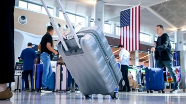 শাটডাউন অব্যাহত থাকলে বিমান চলাচল সীমিত করা হবে: মার্কিন পরিবহনমন্ত্রী