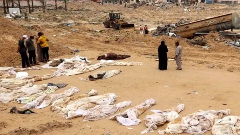 গাজায় নতুন গণকবরের সন্ধান: হত্যার পর বুলডোজার দিয়ে বালি চাপা