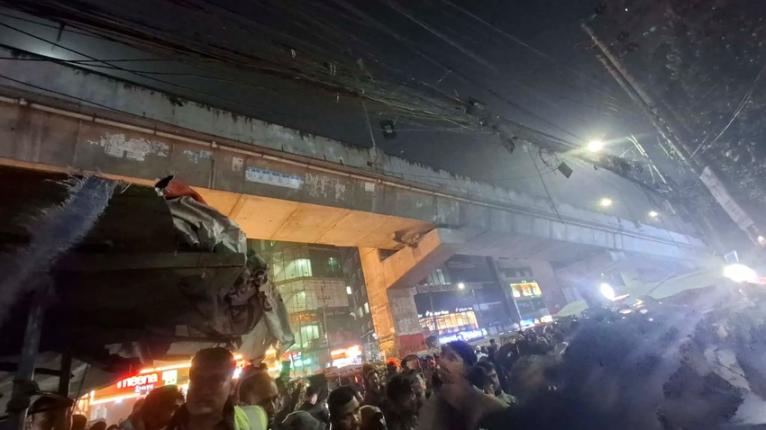 মগবাজার ফ্লাইওভার থেকে ছোড়া ককটেলে যুবক নিহত