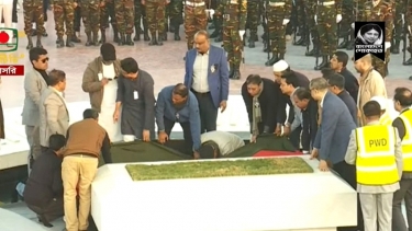 স্বামীর কবরের পাশে চিরনিদ্রায় শায়িত বেগম খালেদা জিয়া