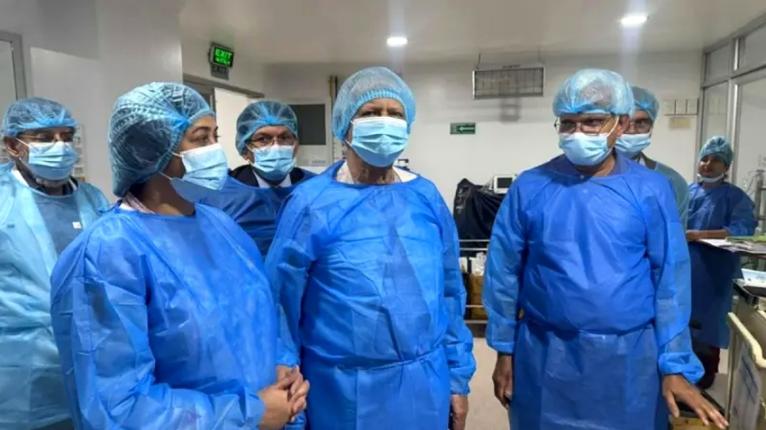 খালেদা জিয়াকে দেখতে এভারকেয়ারে গেলেন প্রধান উপদেষ্টা