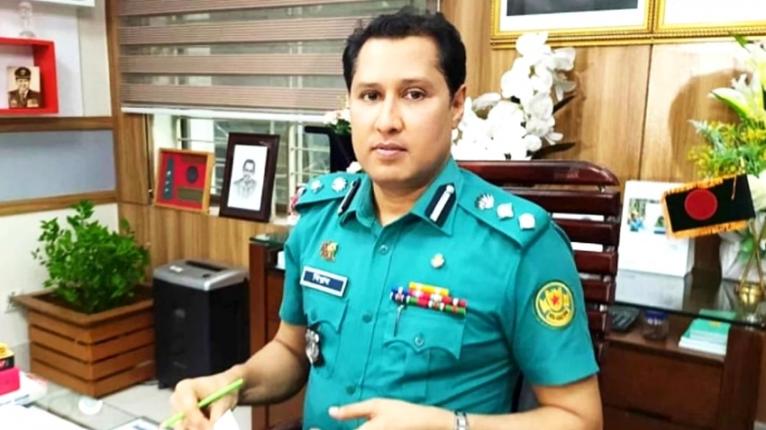 পরিবারসহ সাবেক যুগ্ম কমিশনার বিপ্লব কুমারের দেশত্যাগে নিষেধাজ্ঞা