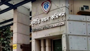 শাহজাহান খানের মেয়ে ঐশী ও শাওনের স্ত্রী ফারজানা চৌধুরীর বিরুদ্ধে দুদকের মামলা