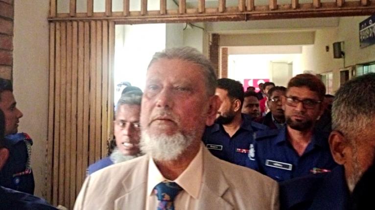 চাঁদাবাজির মামলায় নওরোজ পত্রিকার সম্পাদক শামসুল হক কারাগারে