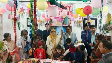 রাজবাড়ীতে ধর্মীয় ভাবগাম্ভীর্যের  মধ্যে দিয়ে ‘বড়দিন ‘ পালিত