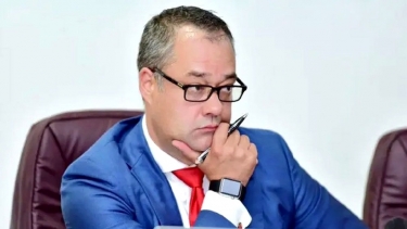 টবি ক্যাডম্যান আর ট্রাইব্যুনালের প্রসিকিউশনের সঙ্গে নেই