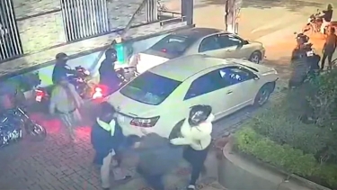 আইনজীবীকে পেটানো হয় দুই দফায়, ঘটনায় শনাক্ত ৮: পুলিশ