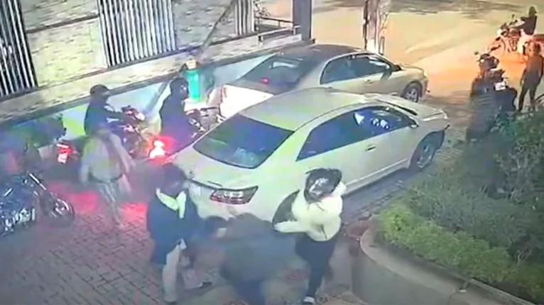 আইনজীবীকে পেটানো হয় দুই দফায়, ঘটনায় শনাক্ত ৮: পুলিশ