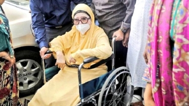 কারাগারে যান হেঁটে, ফেরেন হুইলচেয়ারে