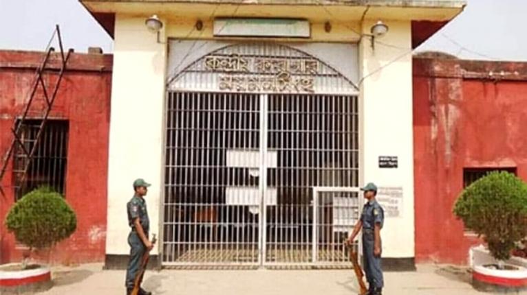 জামিননামা ছাড়াই হত্যা মামলার ৩ আসামিকে মুক্তি