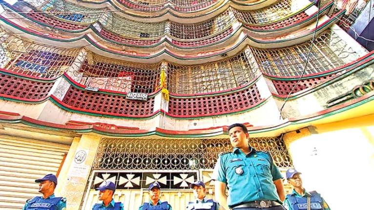 শেখ হাসিনাসহ ৮ জনের বিরুদ্ধে ট্রাইব্যুনালে অভিযোগ দাখিল