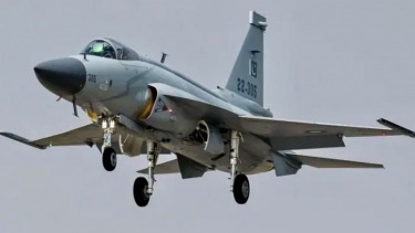 <small>আল জাজিরার বিশ্লেষণ</small> কেন বাংলাদেশসহ বিভিন্ন দেশের কাছে জেএফ-১৭ যুদ্ধবিমান  বিক্রি করছে পাকিস্তান?