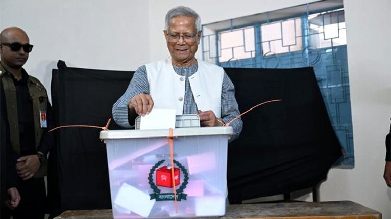 ভোট দিলেন প্রধান উপদেষ্টা