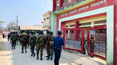 কুমিল্লায় ভোটকেন্দ্রে হঠাৎ ককটেল বিস্ফোরণ, ভোটারদের ছোটাছুটি