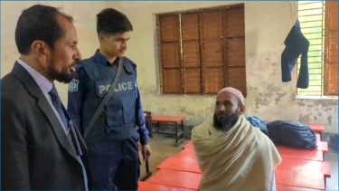 কুয়াকাটায় গোপন কক্ষে ব্যালটের ছবি তোলায় আটক