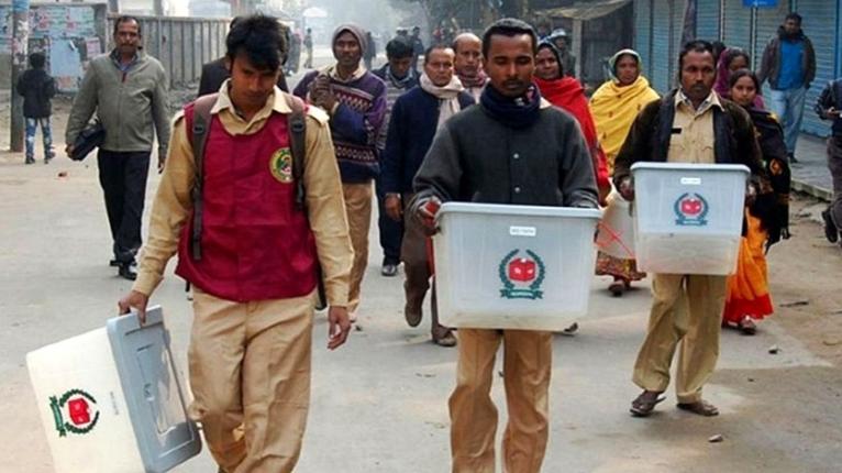 সারাদেশে ভোট উৎসব, কেন্দ্রে-কেন্দ্রে যাচ্ছে ব্যালট