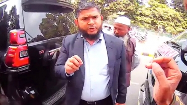 গানম্যান নিয়ে জামায়াত প্রার্থীর ক্যান্টনমেন্ট পার হওয়ার চেষ্টা, অতঃপর…