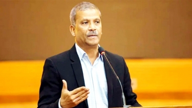 শপথ বঙ্গভবনের পরিবর্তে কেন সংসদের দক্ষিণ প্লাজায়, জানালেন আইন উপদেষ্টা