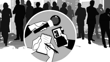 মোবাইল নিয়ে সাংবাদিকদের ভোটকেন্দ্রে প্রবেশে নিষেধাজ্ঞা প্রত্যাহারের আশ্বাস ইসির