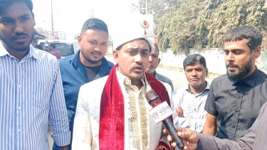 বিয়ের সাজে ভোটকেন্দ্রে বর