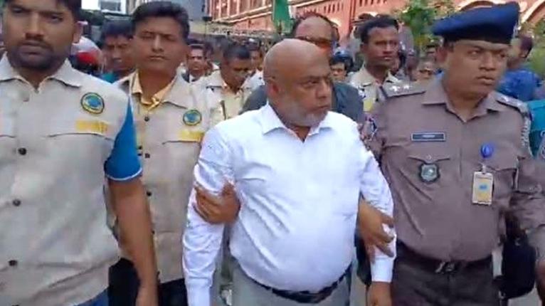 আইনজীবী সমিতির সভাপতি আটক, বিএনপিপন্থীদের প্রতিবাদ