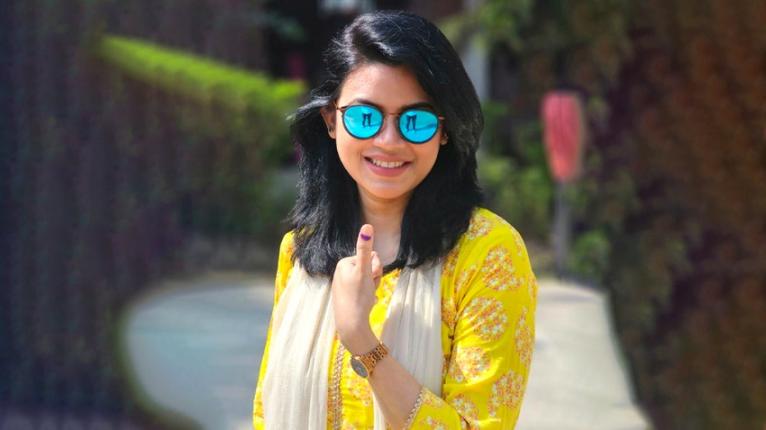 ভোট দিলেন ‘আয়নাবাজি’ খ্যাত নাবিলা