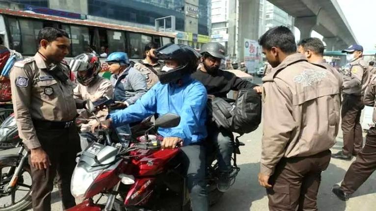 নির্বাচন ঘিরে রাজধানীতে পুলিশের তল্লাশি জোরদার