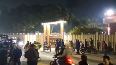 গোপালগঞ্জে বিভিন্ন ভোট কেন্দ্র এলাকায় দুর্বৃত্তের ককটেল বিস্ফোরণ