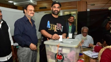 জীবনে প্রথম ভোট দিয়ে আনন্দিত তামিম ইকবাল
