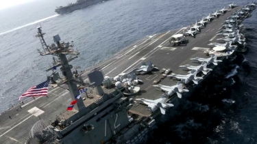 <small>উত্তেজনা বাড়ল</small> মার্কিন রণতরীর কাছে সামরিক মহড়ার ঘোষণা ইরানের