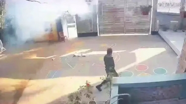 গোপালগঞ্জে ভোটকেন্দ্রে ককটেল বিস্ফোরণ, আহত ৩