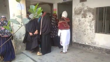 ইসি’র তালিকায় নাম আছে, কেন্দ্রের খাতায় নেই, ভোট দিতে পারেননি তারা