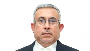 বিদেশে বসে বিচারপতির পদত্যাগ