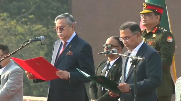 শপথ অনুষ্ঠানে একবারও বলা হলো না ‘মহামান্য রাষ্ট্রপতি’