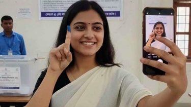 ভোটকেন্দ্রে নেওয়া যাবে ফোন, সেলফি তোলা যাবে কি?