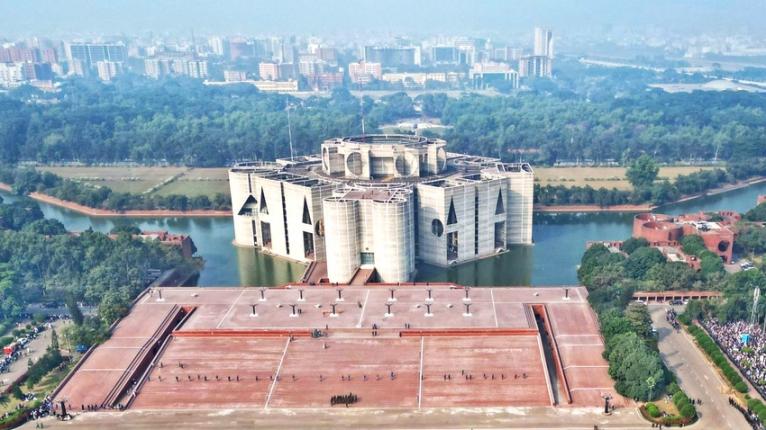 সংসদভবন এলাকায় চলছে প্রস্তুতি