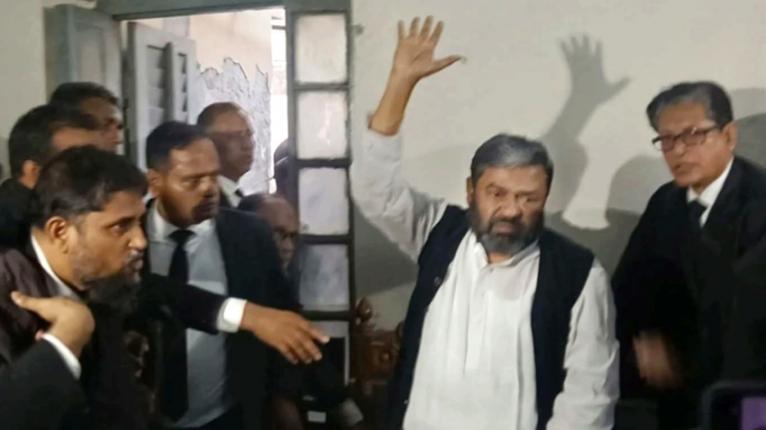 ইউনুসের জামিন ঘিরে এজলাসে যা ঘটেছিল