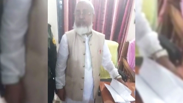 <small>নারায়ণগঞ্জ</small> ভোটকেন্দ্রে জামায়াত নেতা প্রবেশের অভিযোগ, বাইরে হট্টগোল