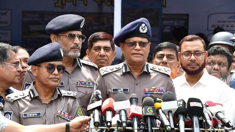 ঈদযাত্রা ঘিরে অনিয়মের সঙ্গে আপস নয়: আইজিপি