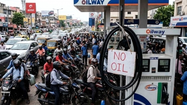 যেকোনো সময় বন্ধ হতে পারে দেশের সমস্ত পেট্রল পাম্প
