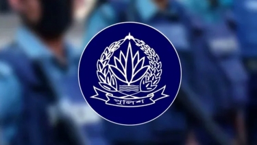 আদালত চলাকালে দুই পুলিশ সদস্যের বিরুদ্ধে ঘুষ নেওয়ার অভিযোগ