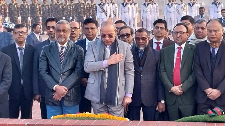 জাতীয় স্মৃতিসৌধে শহীদদের প্রতি প্রধান বিচারপতির শ্রদ্ধা