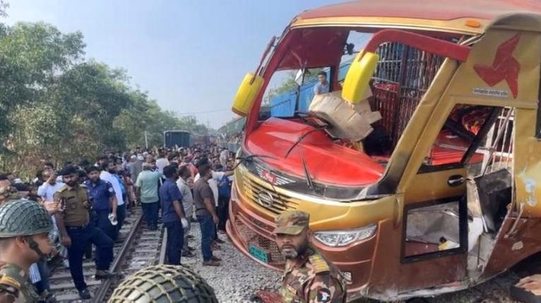 ৩ জেলায় সড়ক দুর্ঘটনায় নিহত ১৯