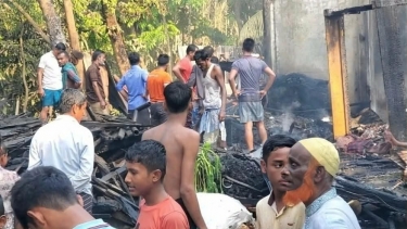 ভোলা জেলার দৌলতখান উপজেলায় আগুনে পুড়ে দুটি বসতঘর সহ ২০ লক্ষ টাকার ক্ষয় ক্ষতি।
